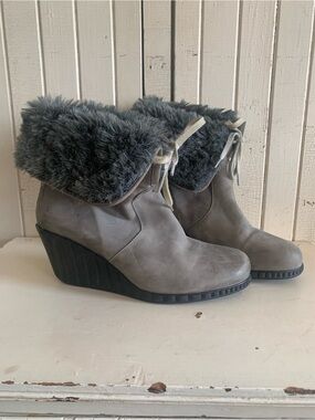 Women’s Gray Faux-Fur Wedge Ankle Boots size 41
